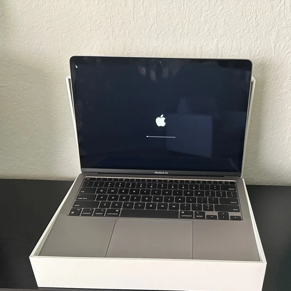 Apple MacBook Air Packaging in White